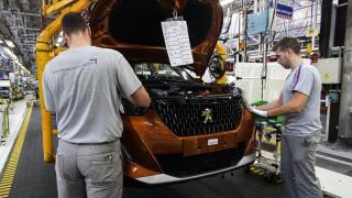Línea de montaje en la planta de PSA Peugeot Citroën en Vigo (Pontevedra)