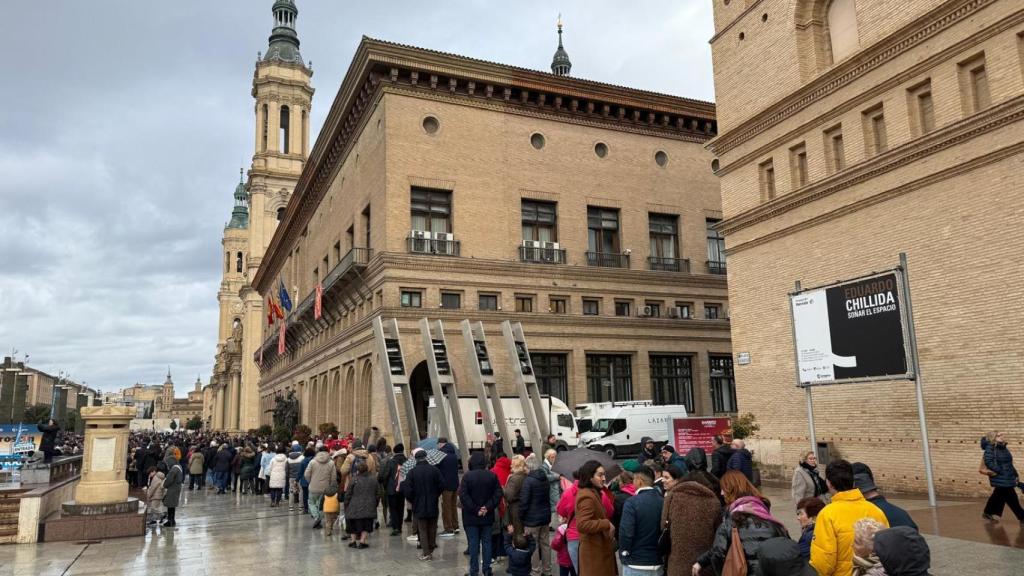 Filas en la plaza del Pilar.