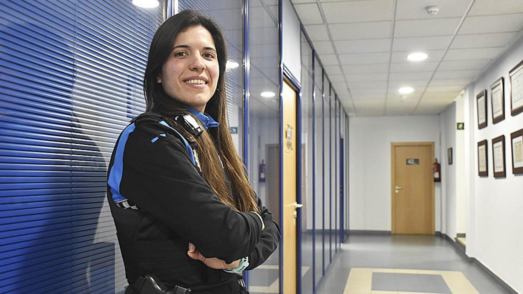 Melisa, una de las mujeres más jóvenes en la Policía Local de Valladolid.