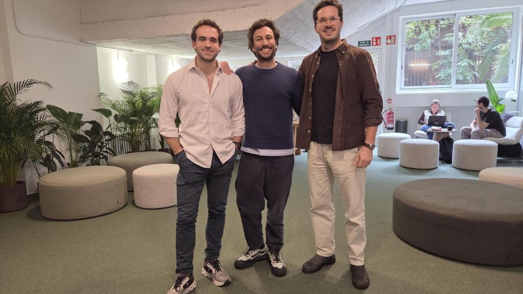 Jaime Castillo, Nico de Luis y Héctor Mata, en la sede de Shakers en la calle Zurbano.
