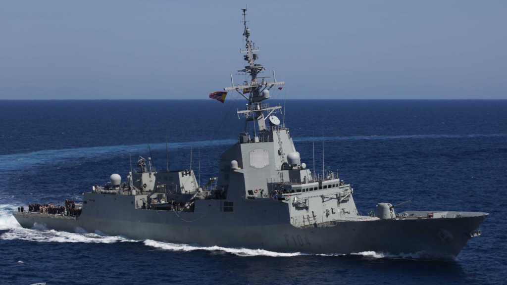 Fragata F-104 'Méndez Núñez' durante unas maniobras en el Mediterráneo junto con la US Navy en 2019