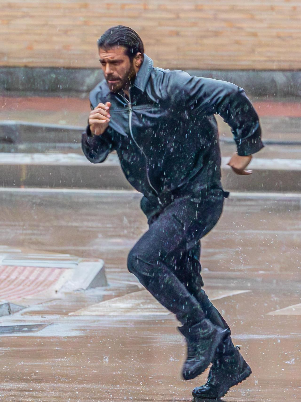 El actor turco está en plena forma física.