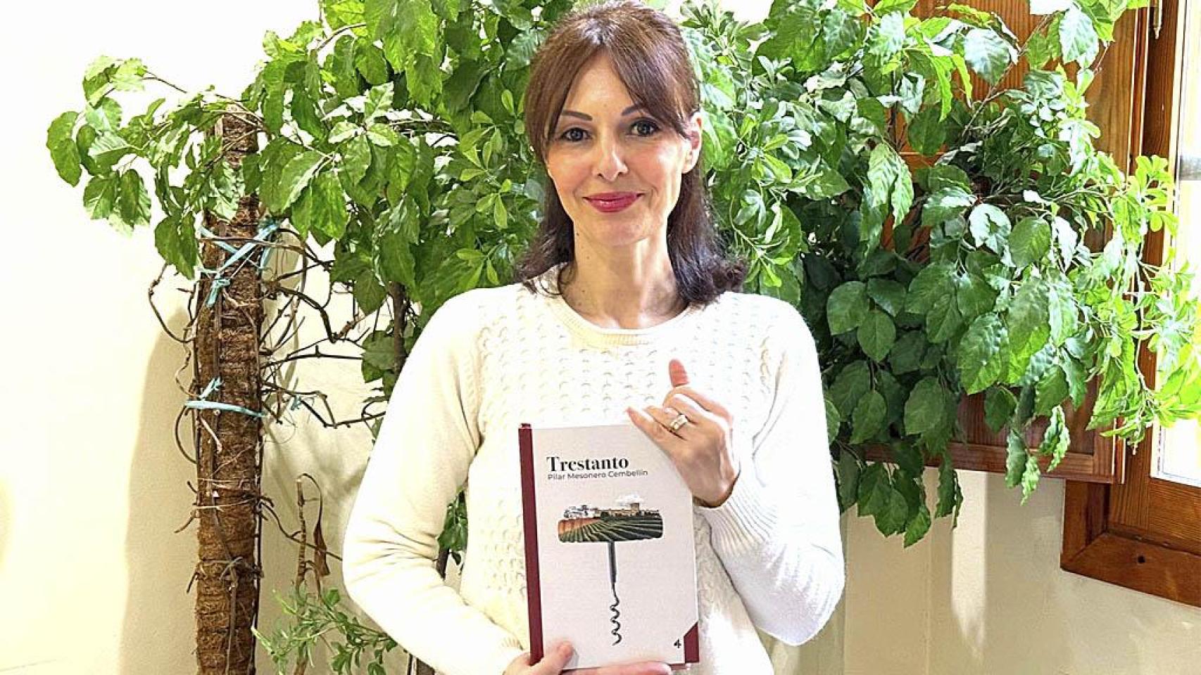 Pilar Mesonero Cembellín con su nueva obra Trestanto.