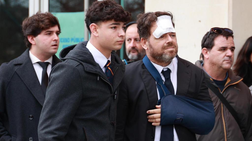 Uno de los heridos en Adamuz llega al funeral de Huelva en homenaje a los 45 fallecidos en Adamuz.