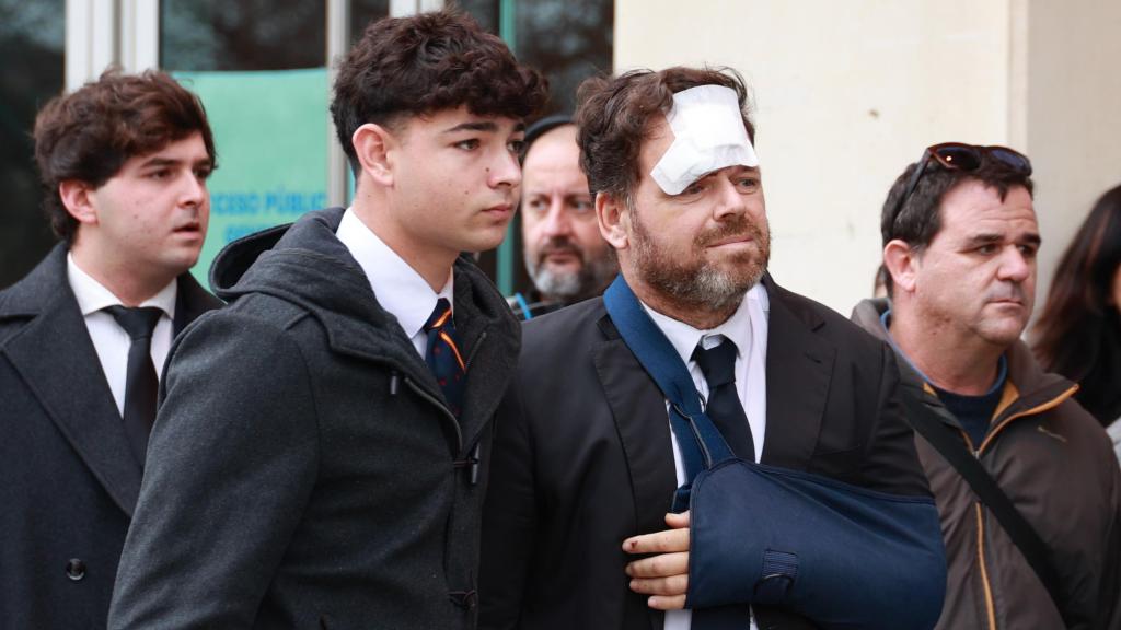 Uno de los heridos en Adamuz llega al funeral de Huelva en homenaje a los 45 fallecidos en Adamuz.