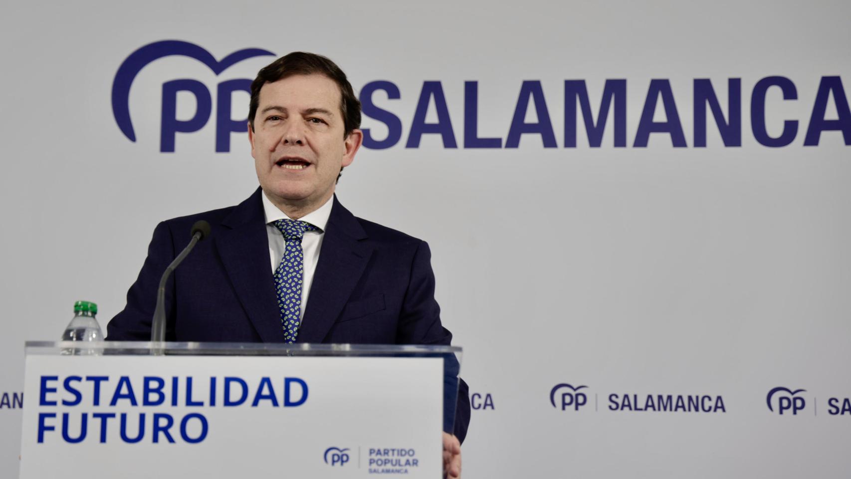 El presidente de la Junta y del PP de Castilla y León, Alfonso Fernández Mañueco, durante su rueda de prensa de este jueves