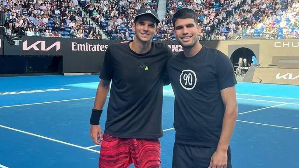 Rafa Jódar, junto a Carlos Alcaraz en el Open de Australia.