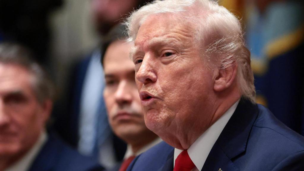 Donald Trump habla durante una reunión de gabinete en la Casa Blanca.