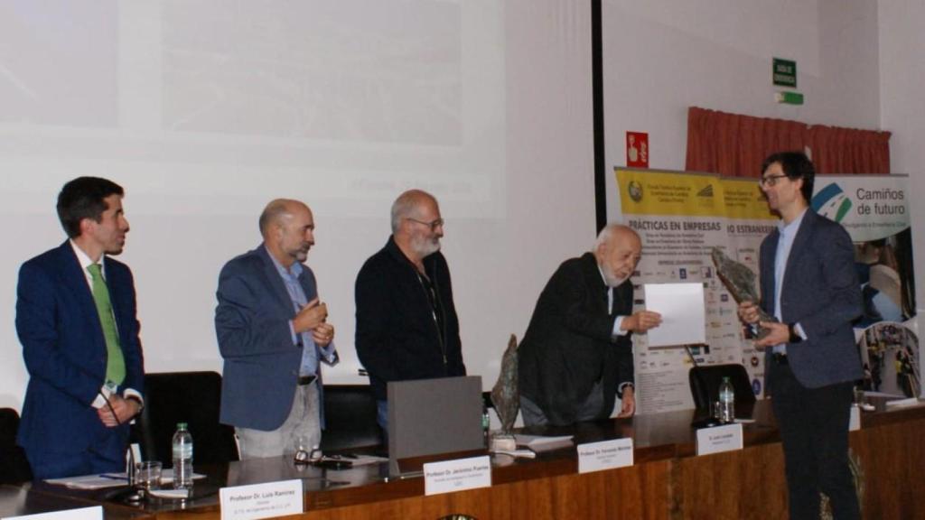 La Universidade de A Coruña entrega los Premios Ícaro 2025 a Ole Sigmund y K2 Enxeñaría