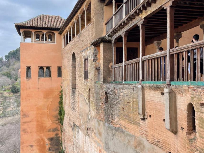 Imagen del torreón junto al Peinador que no se visita.