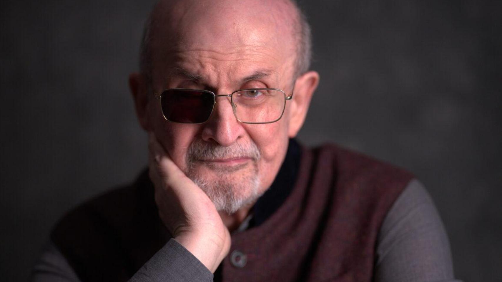 El escritor Salman Rushdie. Foto: Rachel Eliza Griffiths