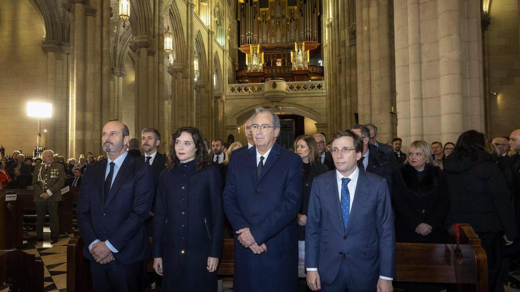 El presidente del Senado, Pedro Rollán; la presidenta de la Comunidad de Madrid, Isabel Díaz Ayuso; el presidente de la Asamblea de Madrid; Enrique Ossorio; y el alcalde de Madrid, José Luis Martínez Almeida.