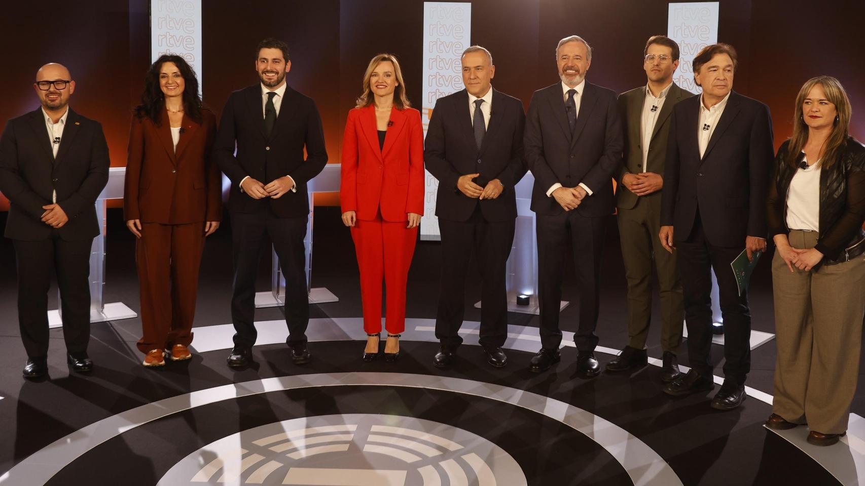 Los ocho candidatos, este jueves en el debate.