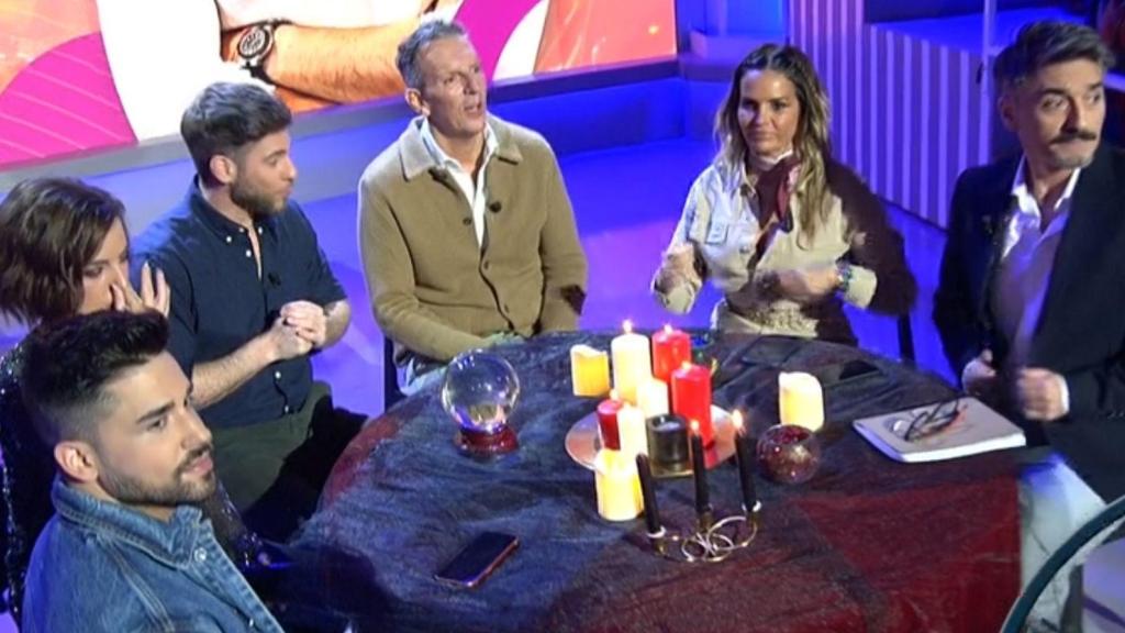 Los colaboradores de 'El tiempo justo' y Joaquín Prat