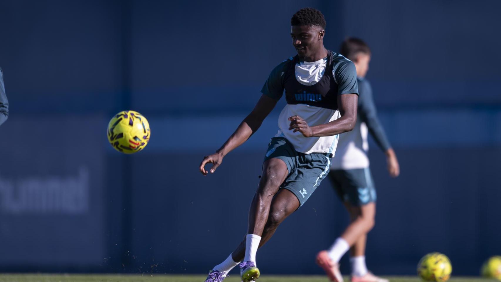 Moussa, durante un entrenamiento esta temporada con el Málaga CF