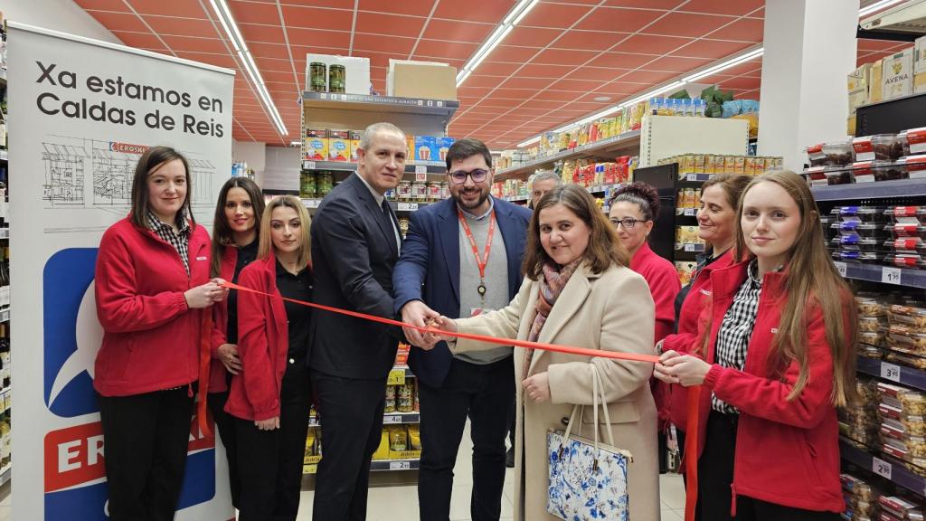 Inauguración de la nueva tienda de Vegalsa-Eroski en Caldas de Reis (Pontevedra).
