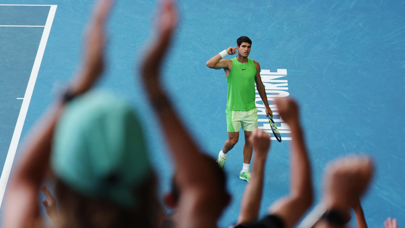 Carlos Alcaraz celebra un punto en las semifinales del Open de Australia.