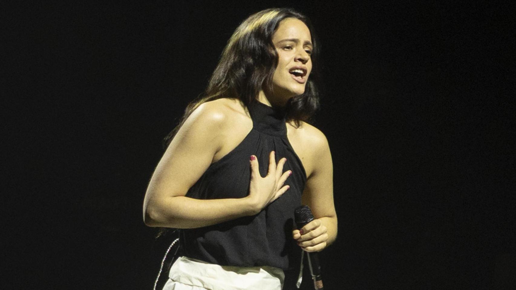 Rosalía este jueves en Barcelona en el Concierto-Manifiesto X Palestina. Foto: EFE/Marta Pérez