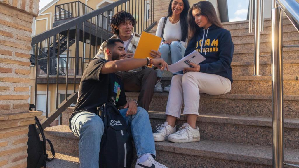 Estudiantes en el campus UCAM en Murcia.