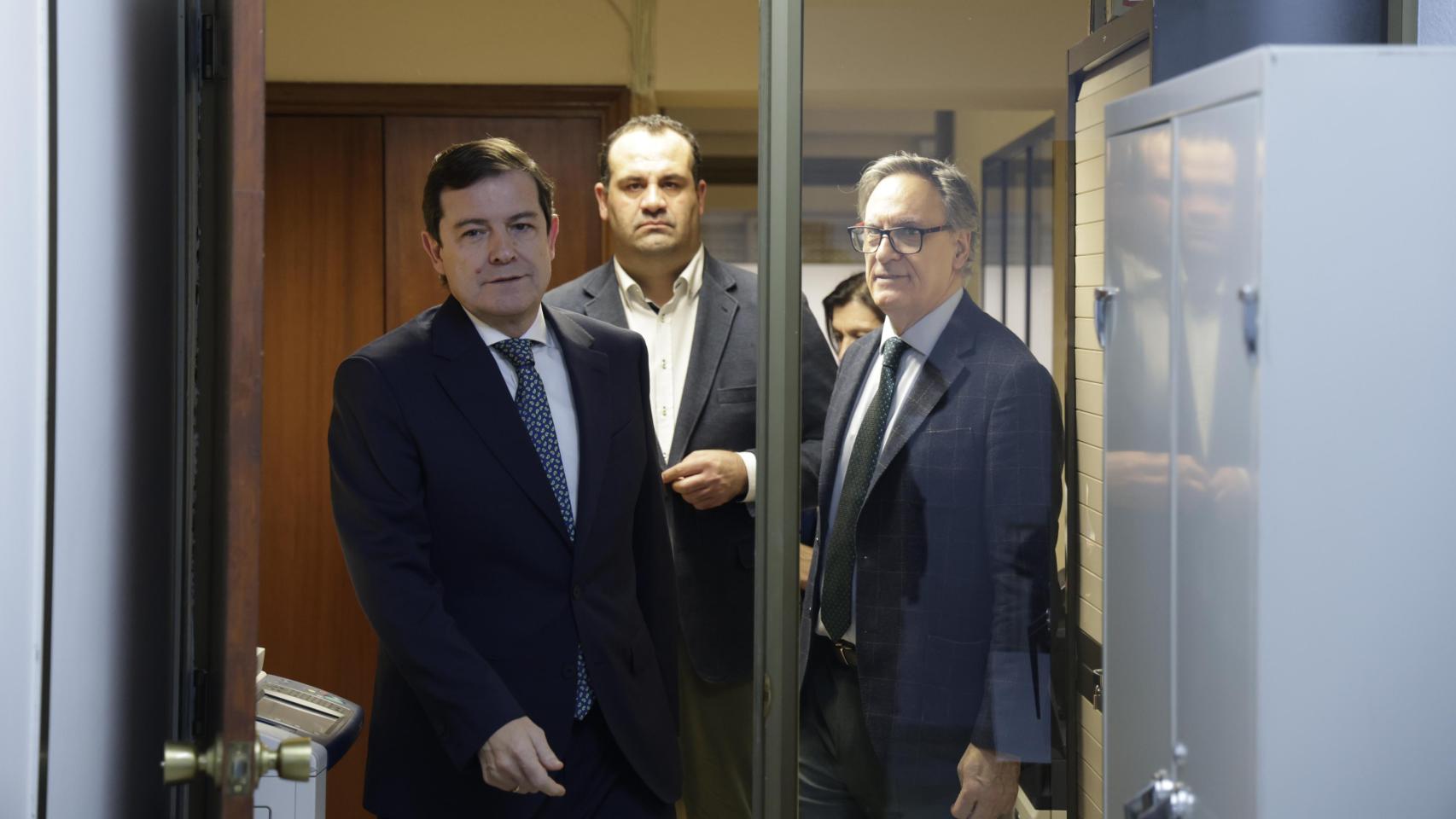 El presidente de la Junta y del PP de Castilla y León, Alfonso Fernández Mañueco, durante su rueda de prensa de este jueves en Salamanca