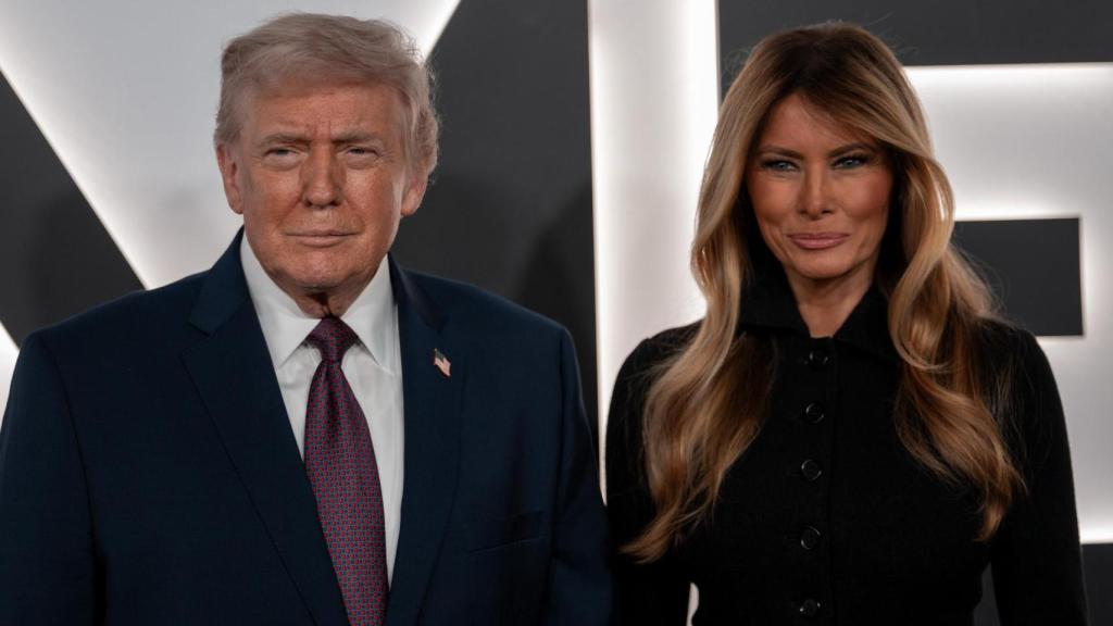 Donald y Melania Trump durante el estreno de su documental 'Melania' en Washington.