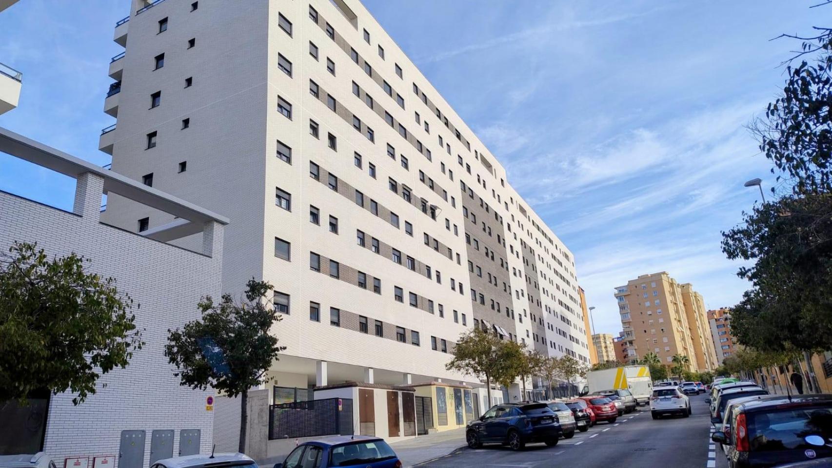 El edificio de la polémica en Playa de San Juan.
