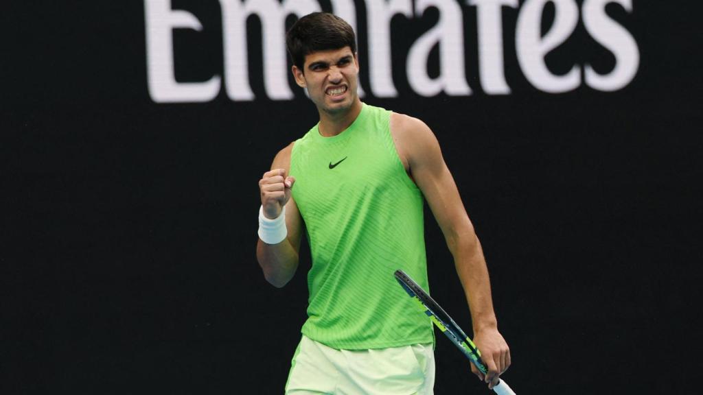 Carlos Alcaraz cierra el puño en el partido ante Zverev.