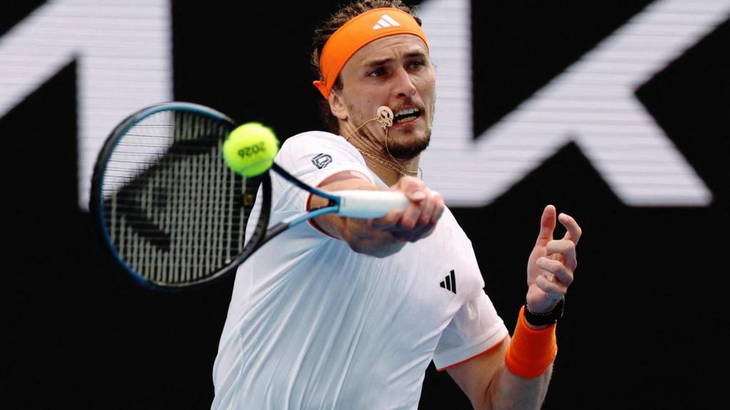 Zverev ejecuta un golpe con su derecha en el partido ante Carlos Alcaraz.