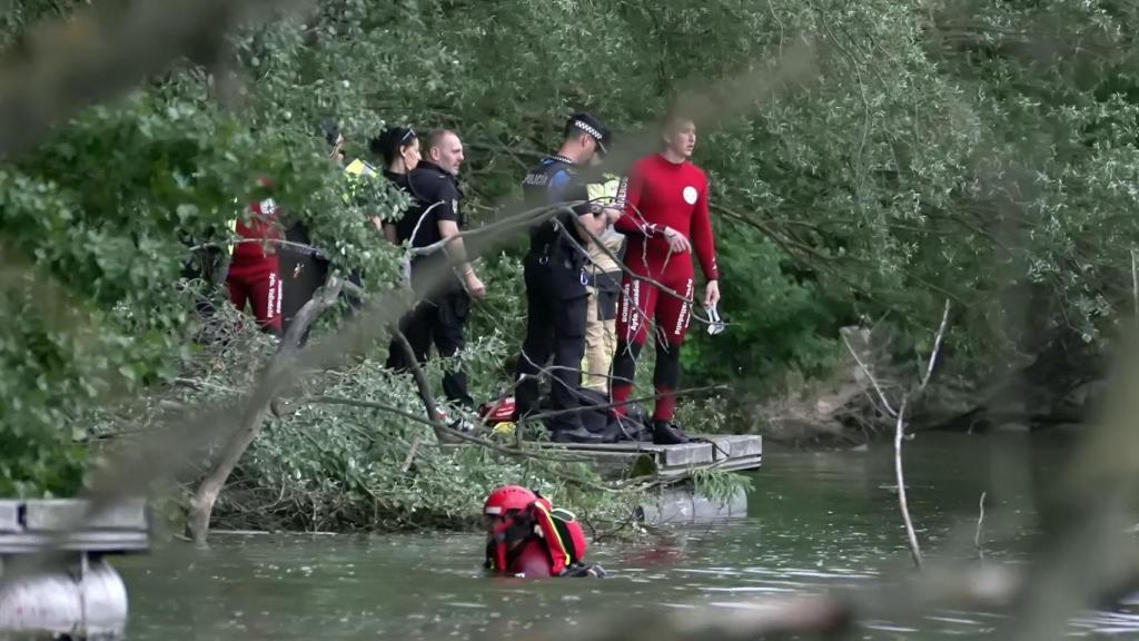 Imagen de archivo de los servicios de emergencia durante una búsqueda en el río Pisuerga.