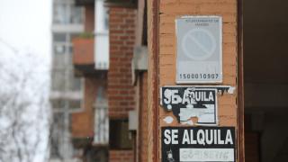 Varios carteles de 'Se Alquila'.