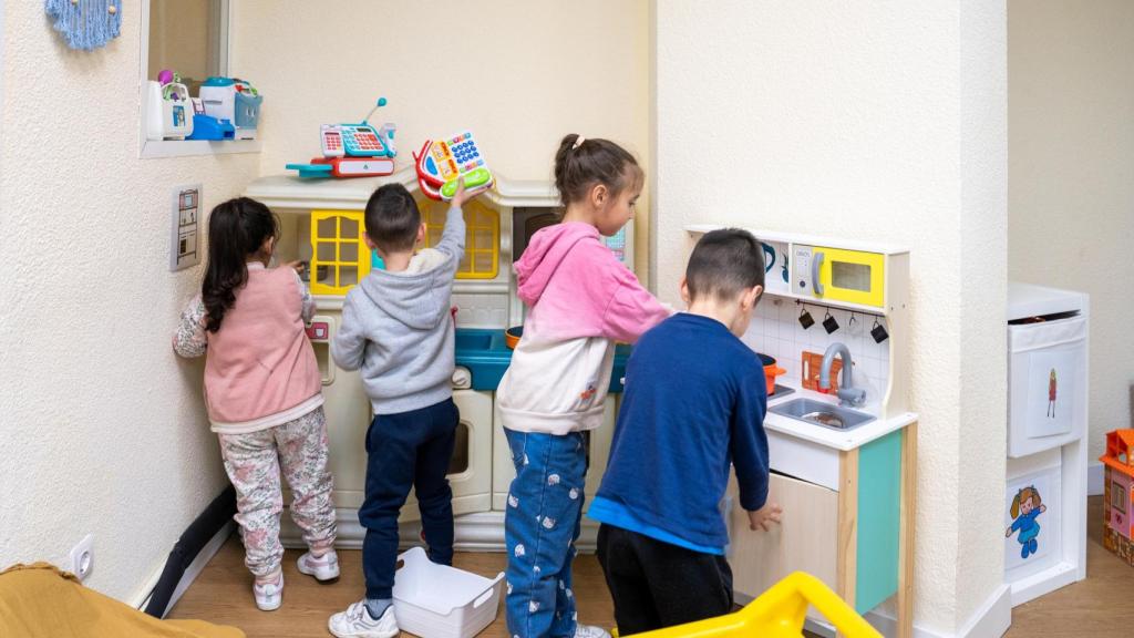 Niños jugando en la Asociación Barró