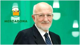 Juan Roig junto con el logo de Mercadona.