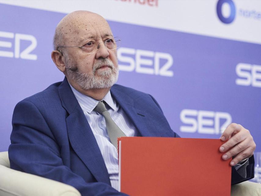 El presidente del CIS, José Félix Tezanos, en octubre de 2022 en un acto organizado por la Cadena Ser en Cantabria.