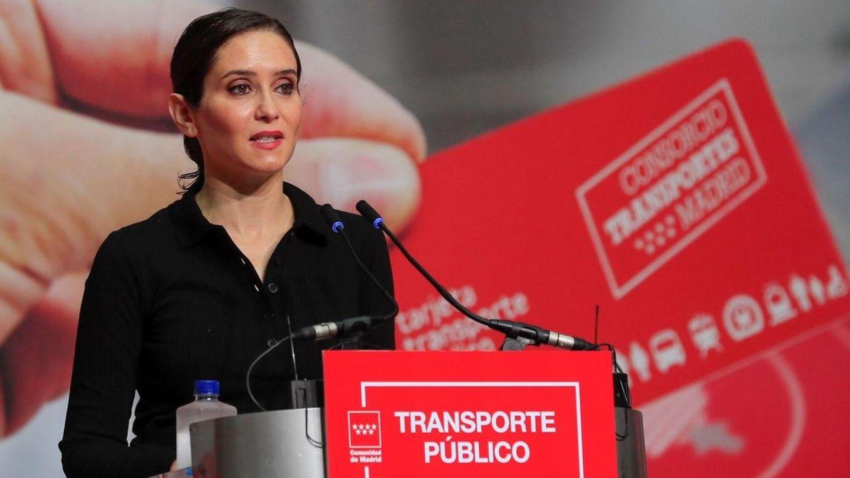 Isabel Díaz Ayuso presentando el Abono Transporte de Madrid.