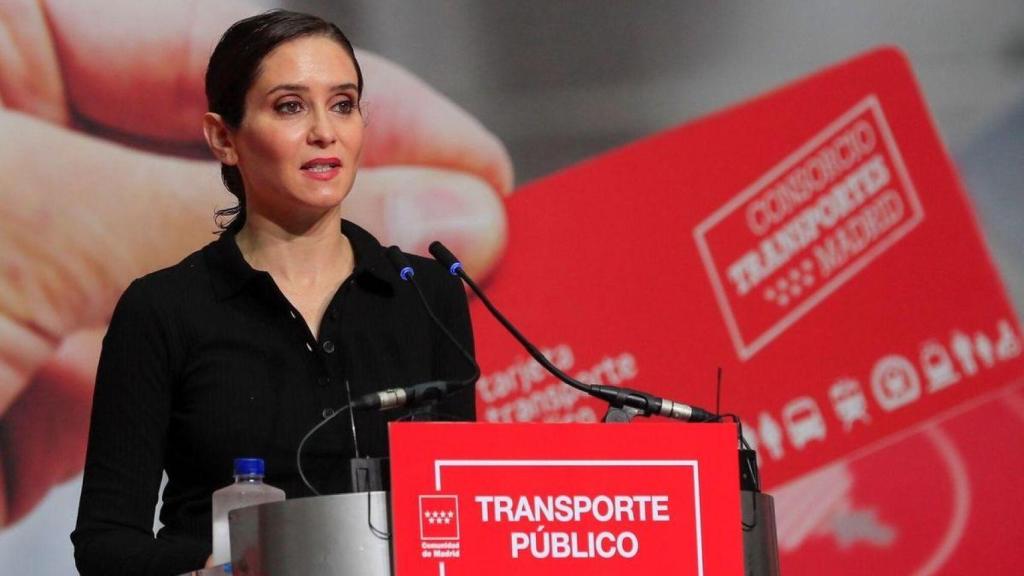 Isabel Díaz Ayuso presentando el Abono Transporte de Madrid.
