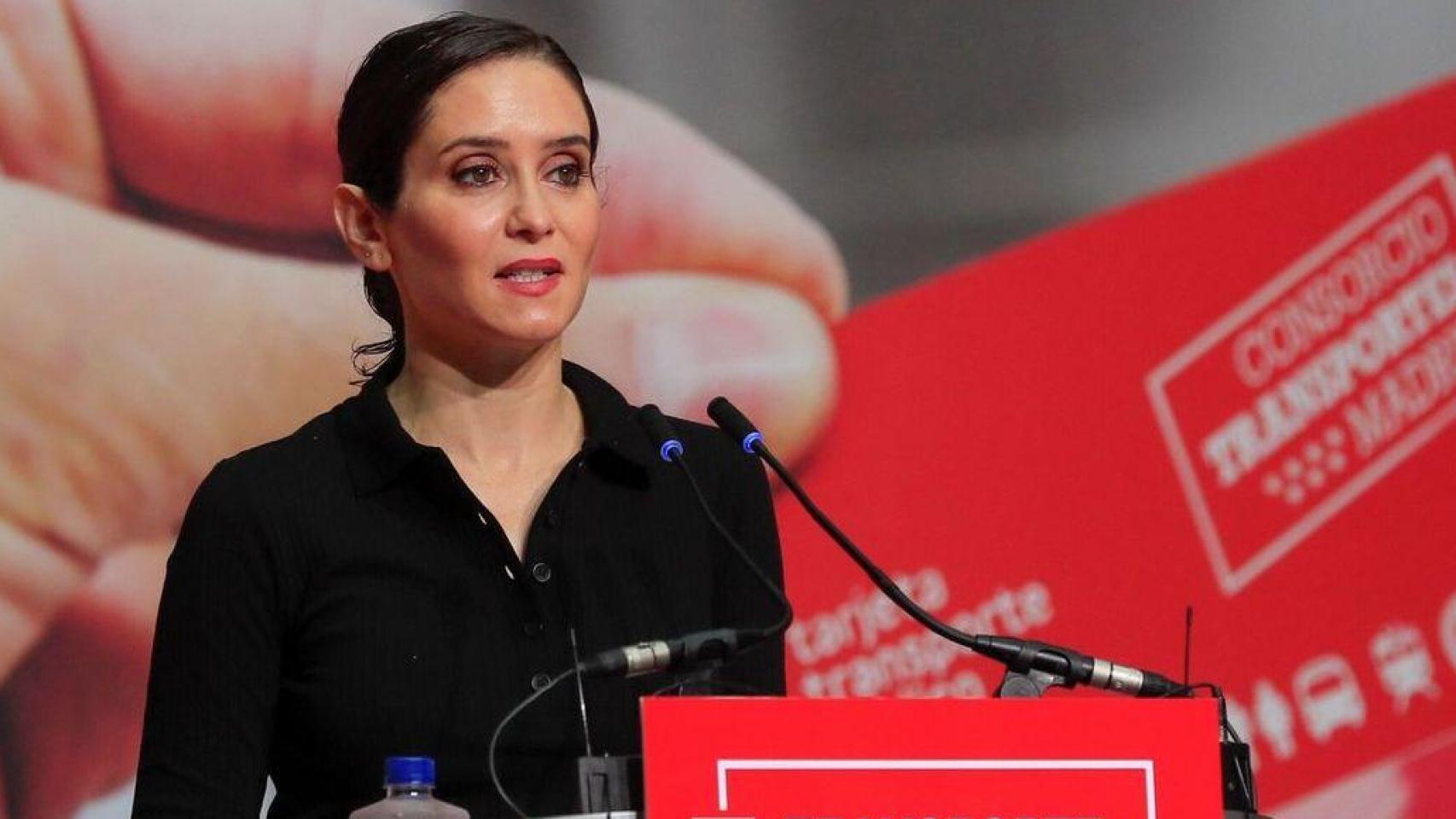 Isabel Díaz Ayuso presentando el Abono Transporte de Madrid.