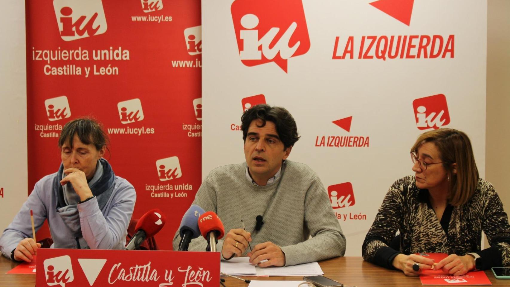 El candidato de Izquierda Unida a la Presidencia de la Junta, Juan Gascón, durante su rueda de prensa de este viernes en Valladolid