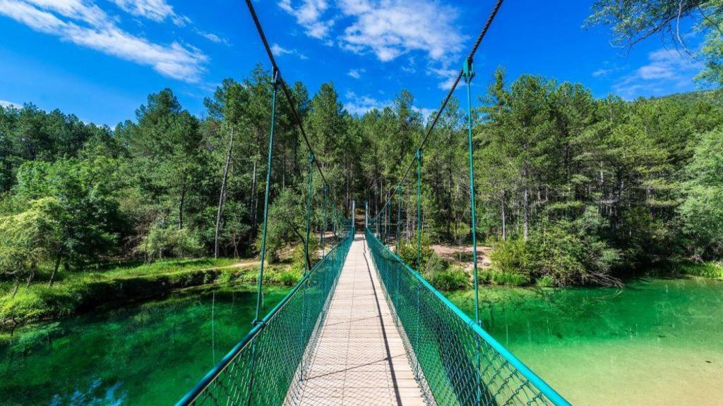 Puente colgante del Camino Natural del Tajo.