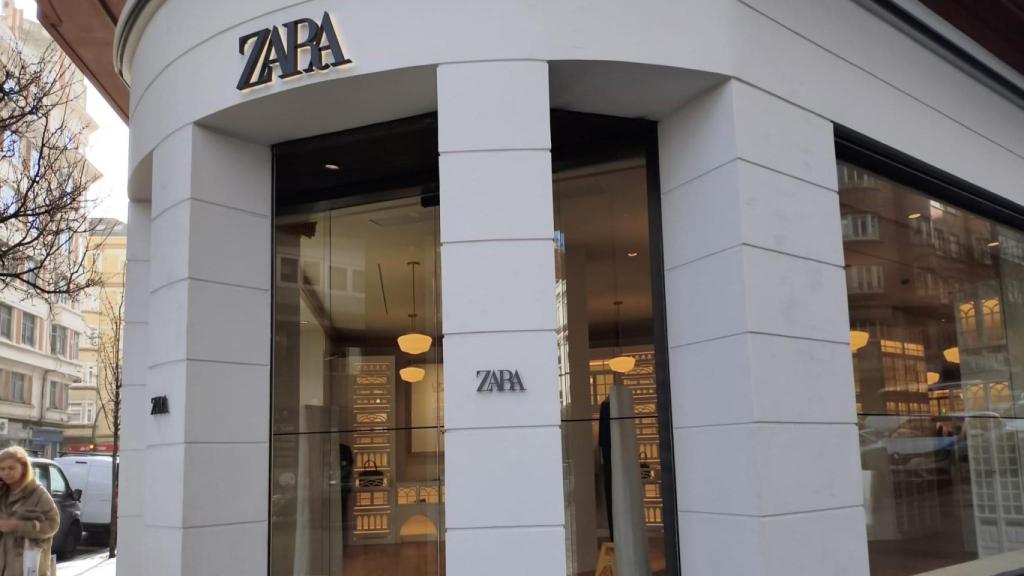 Último adiós a la primera tienda de Zara del mundo en A Coruña: Es una auténtica pena