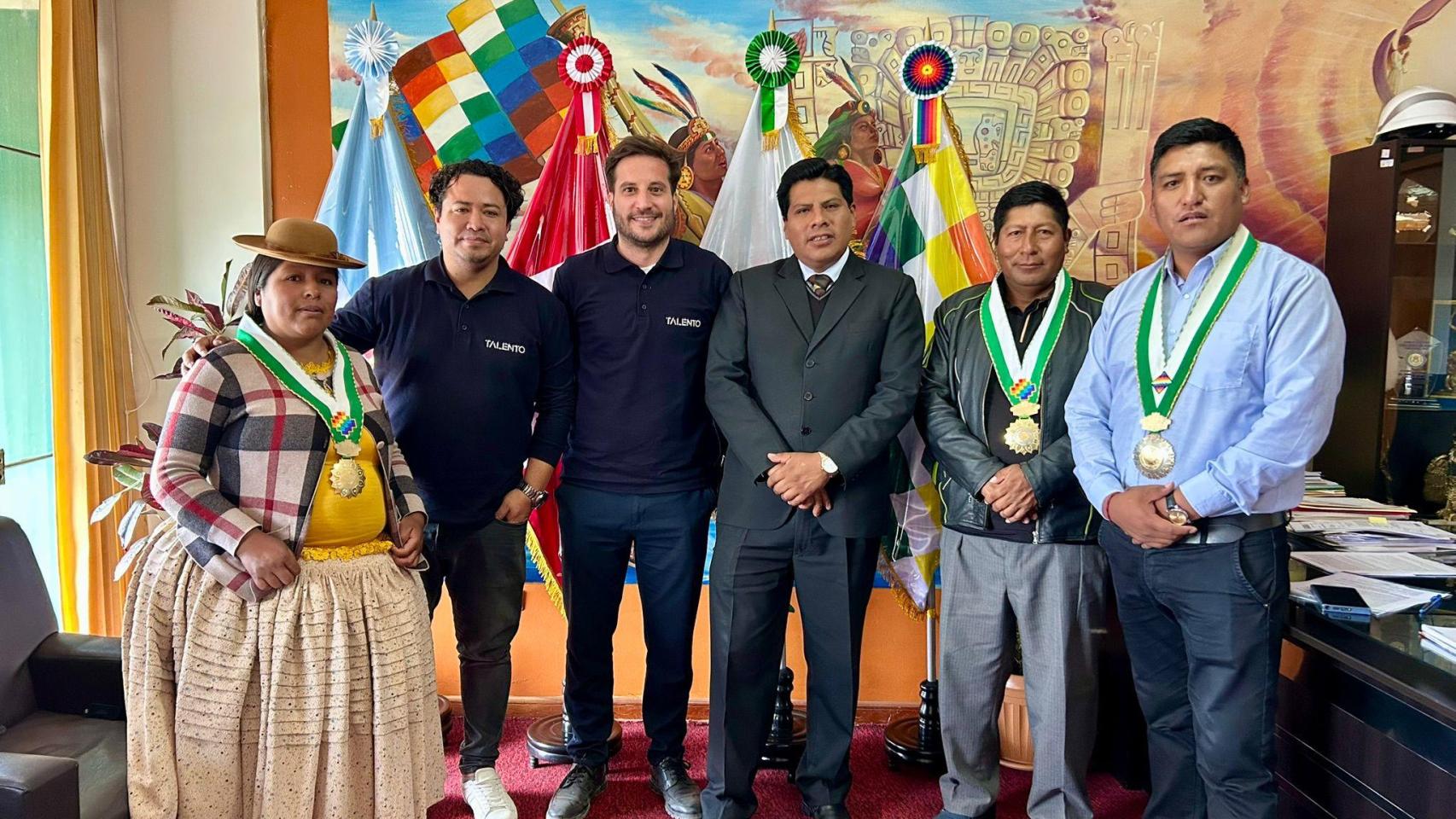 Diego Carbajosa durante su viaje a Perú junto a representantes del Ayuntamiento de Acora en Puno.