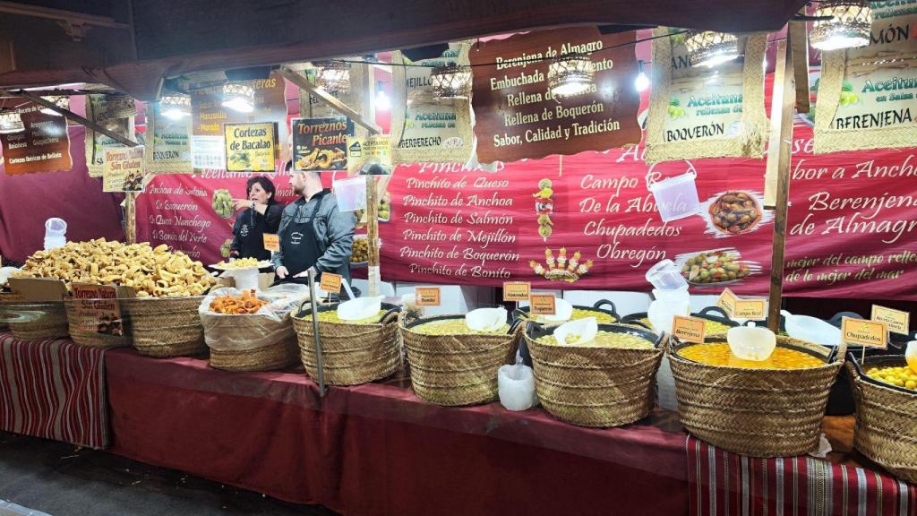 Mercado en el centro de Valencia. Falla Doctor Serranos-Carlos Cervera-Clero