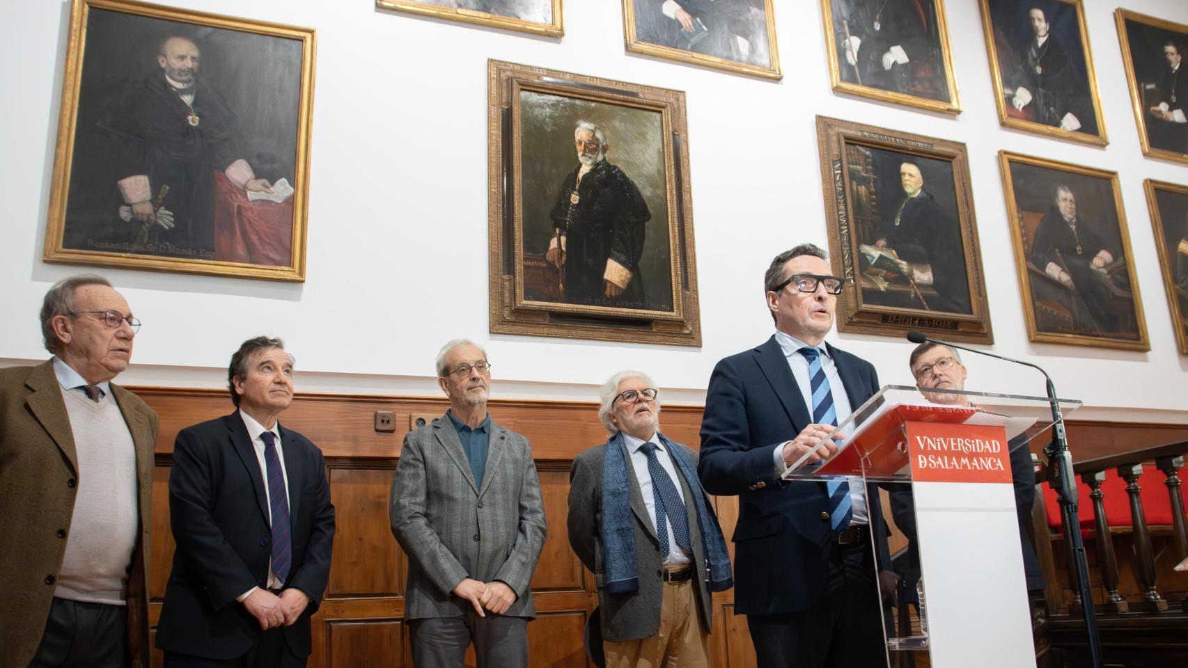 El rector de la Universidad de Salamanca, Juan Manuel Corchado, durante el acto de inauguración de la Galería de Retratos de Rectores de la USAL, este viernes