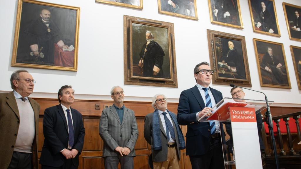 El rector de la Universidad de Salamanca, Juan Manuel Corchado, durante el acto de inauguración de la Galería de Retratos de Rectores de la USAL, este viernes