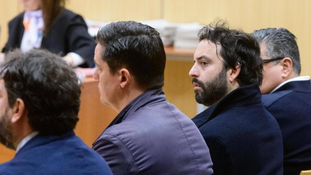 Eloi Gómez, cofundador y CEO de la compañía Jeff, junto al resto de acusados en la Audiencia Provincial de Valencia.