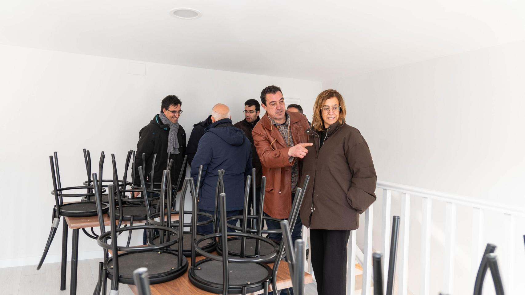 Imagen de archivo de Ángeles Armisén visitando un centro en la provincia de Palencia.