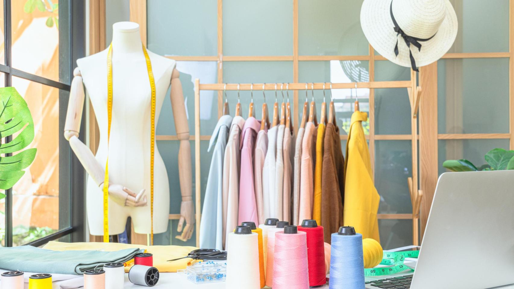 Producir moda en España (y en Galicia) es una decisión económica, no solo creativa