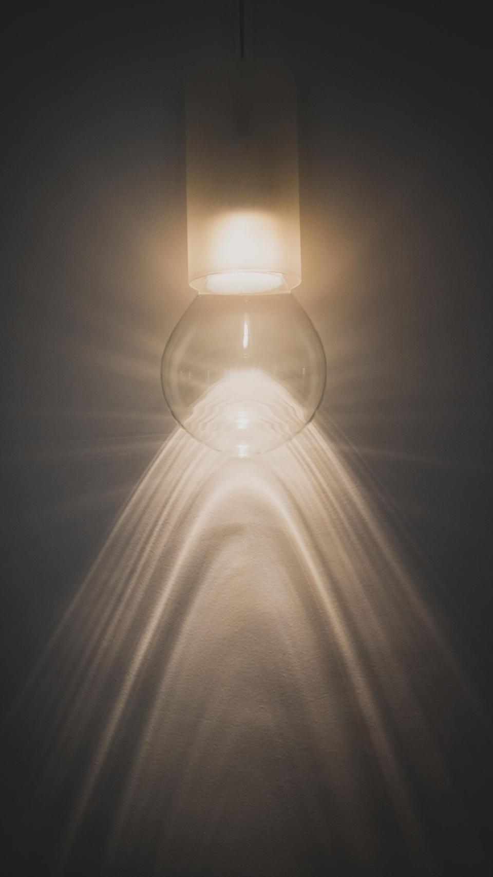 Lámparas diseñadas por el estudio de arquitectura, Mayice, en colaboración con artesanos de la Real Fábrica de Cristales de La Granja.