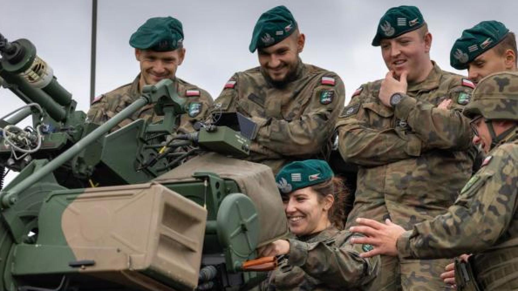 Ejercicios militares del Ejército de Polonia con el sistema anticohetes Pilica