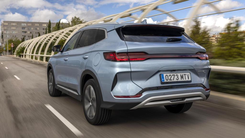 Vista tres cuartos trasera del Seal U DM-i