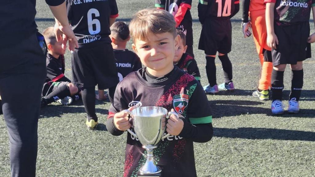 Kylian, tras ganar un trofeo.